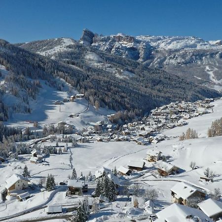 Hotel Conturines San Cassiano  Buitenkant foto