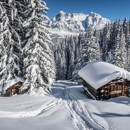 Hotel Conturines San Cassiano  Buitenkant foto