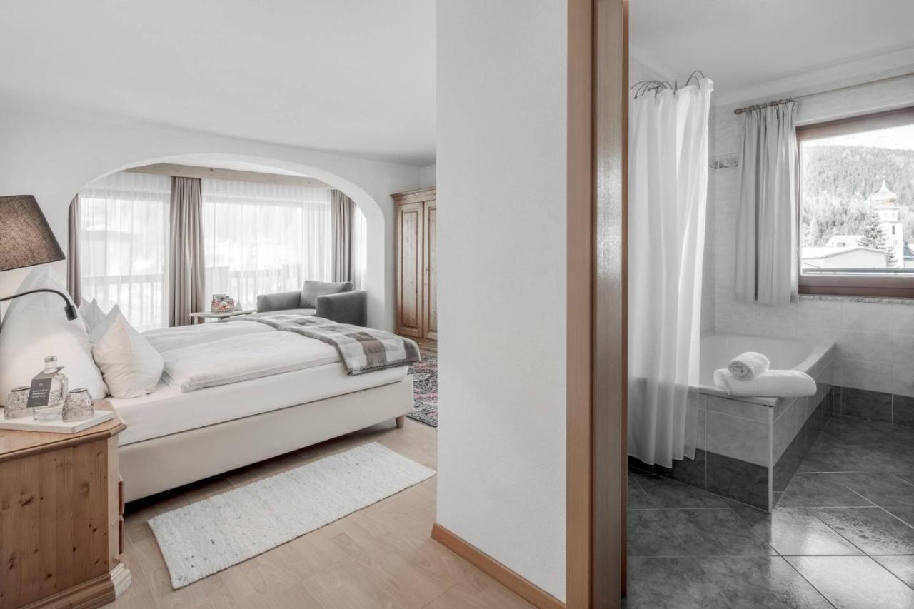 Hotel Conturines San Cassiano  Buitenkant foto