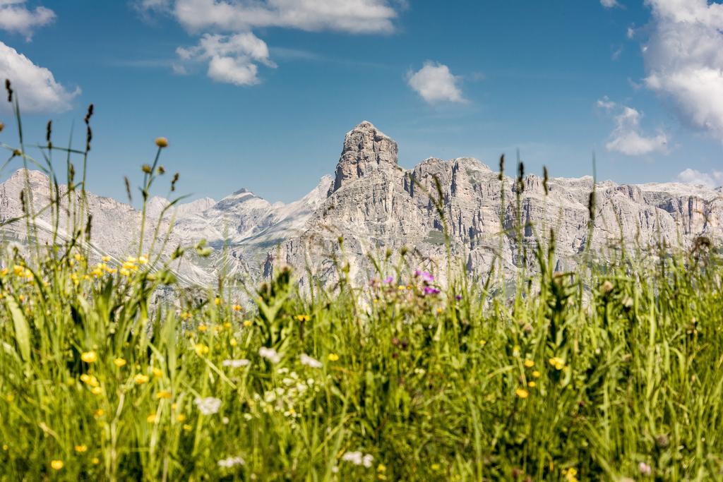 Hotel Conturines San Cassiano  Buitenkant foto