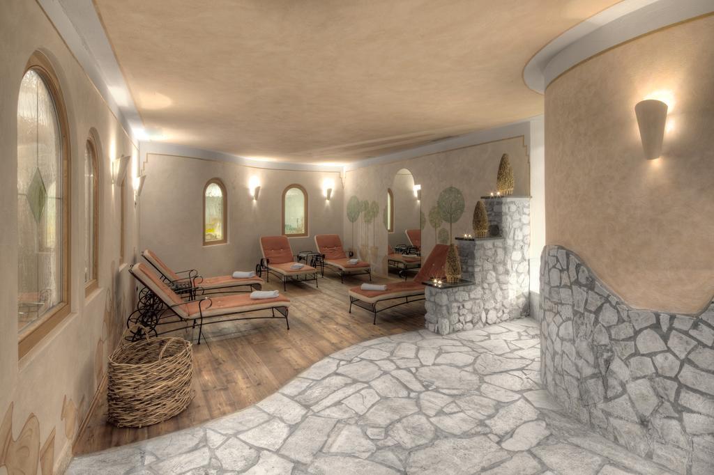 Hotel Conturines San Cassiano  Buitenkant foto